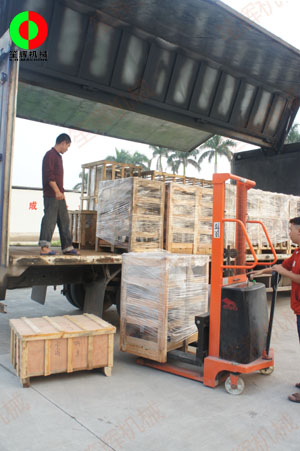 越南經(jīng)銷客戶訂購的魚蝦采肉機(jī)及球根莖切菜機(jī)于近日出貨。