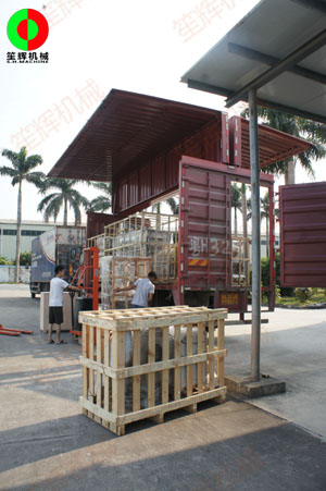 一批蔬果加工處理設(shè)備順利裝車出貨，目的地山東