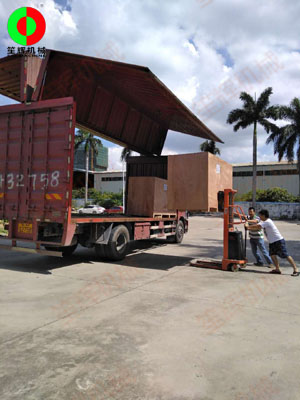 海外客戶訂購的一批蔬果處理加工機(jī)械裝車出貨！