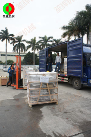 魚(yú)蝦采肉機(jī)和一批蔬果類(lèi)食品加工處理機(jī)械裝車(chē)出貨！