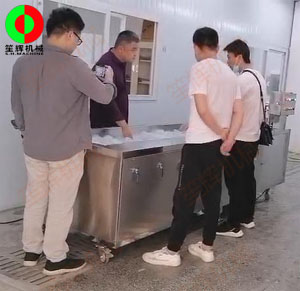 蔬菜清洗設(shè)備送達客戶現(xiàn)場,并考察其后續(xù)改造項目設(shè)備需求！