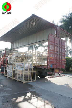 打蒜泥機(jī)及洗菜機(jī)裝車發(fā)貨！