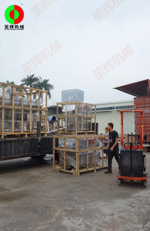 提升輸送機(jī)、渦流洗菜機(jī)、毛刷清洗去皮機(jī)等設(shè)備交付客戶！